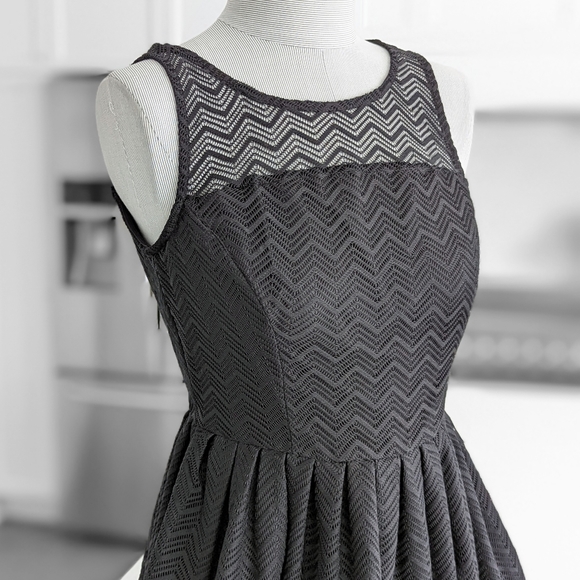 Gorgeous little black dress, Dynamite, size Small - Picture 2 of 6